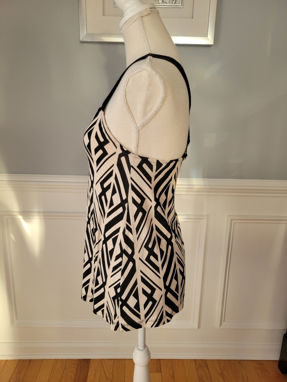 Banana Republic Black and Off White Geometric Ribbon Strap Tank Womens Size XS - Picture 3 of 8